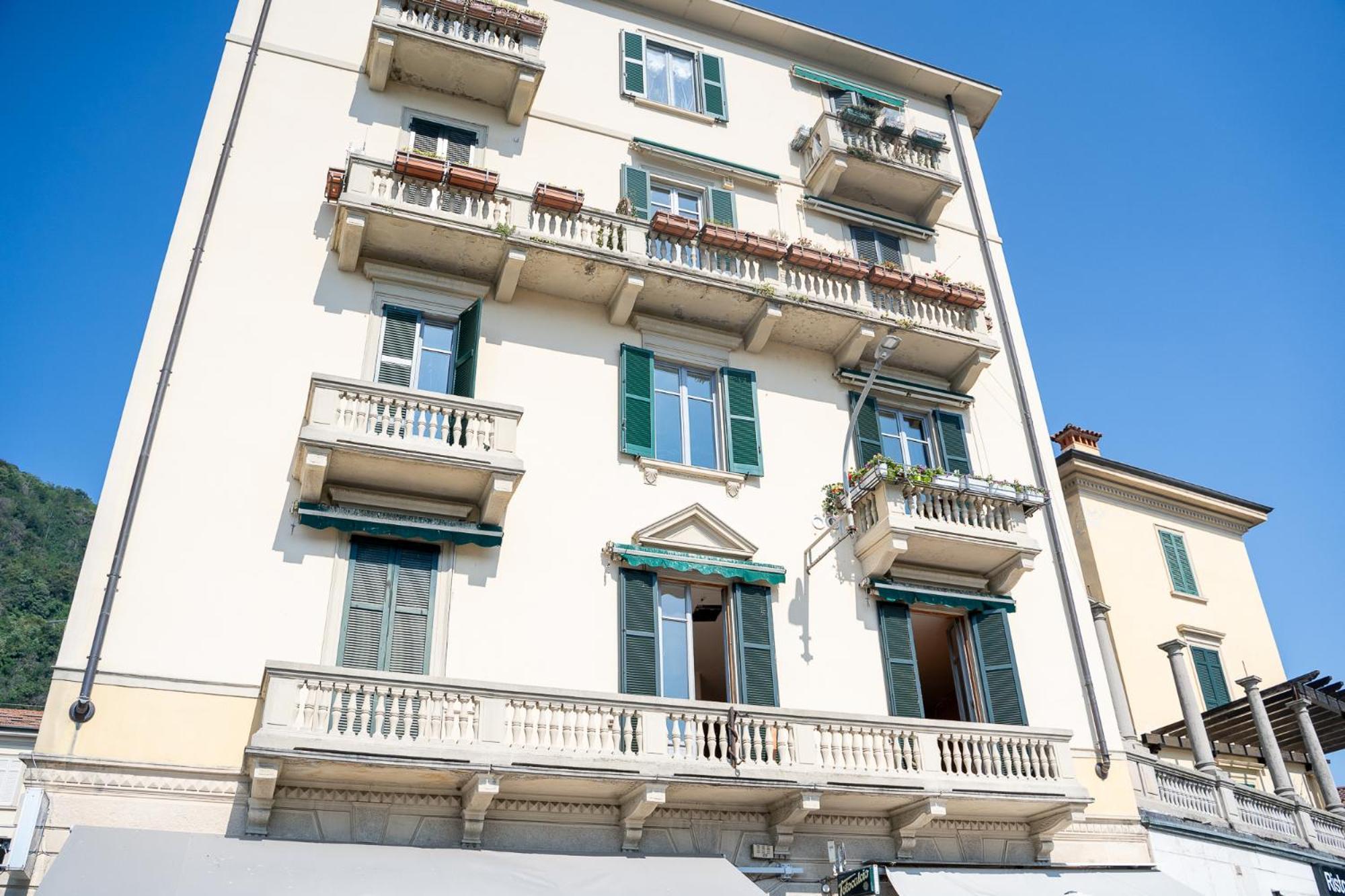 Appartamento Esclusivo Fronte Lago, In Centro A Como Con Garage Экстерьер фото