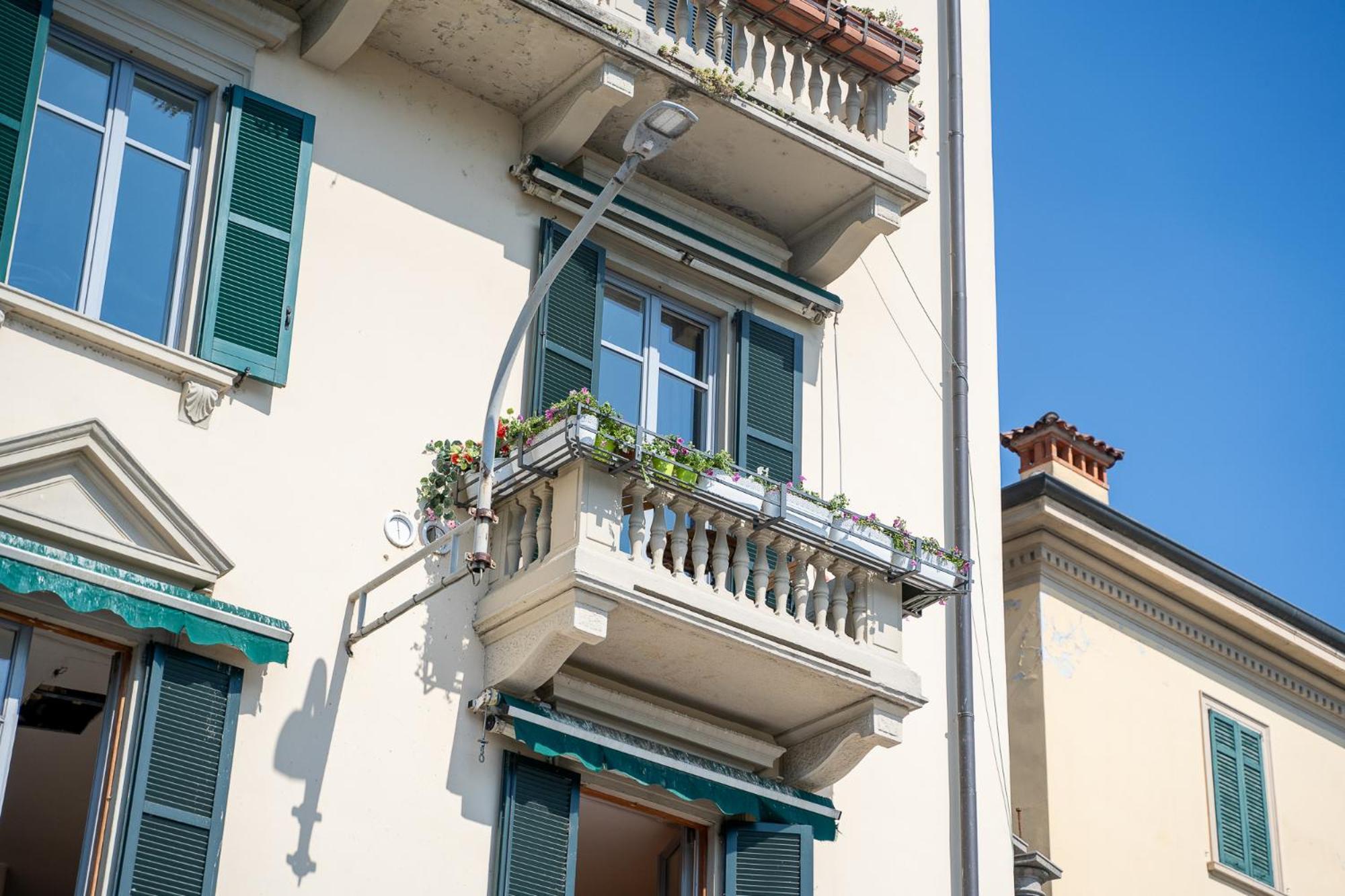 Appartamento Esclusivo Fronte Lago, In Centro A Como Con Garage Экстерьер фото