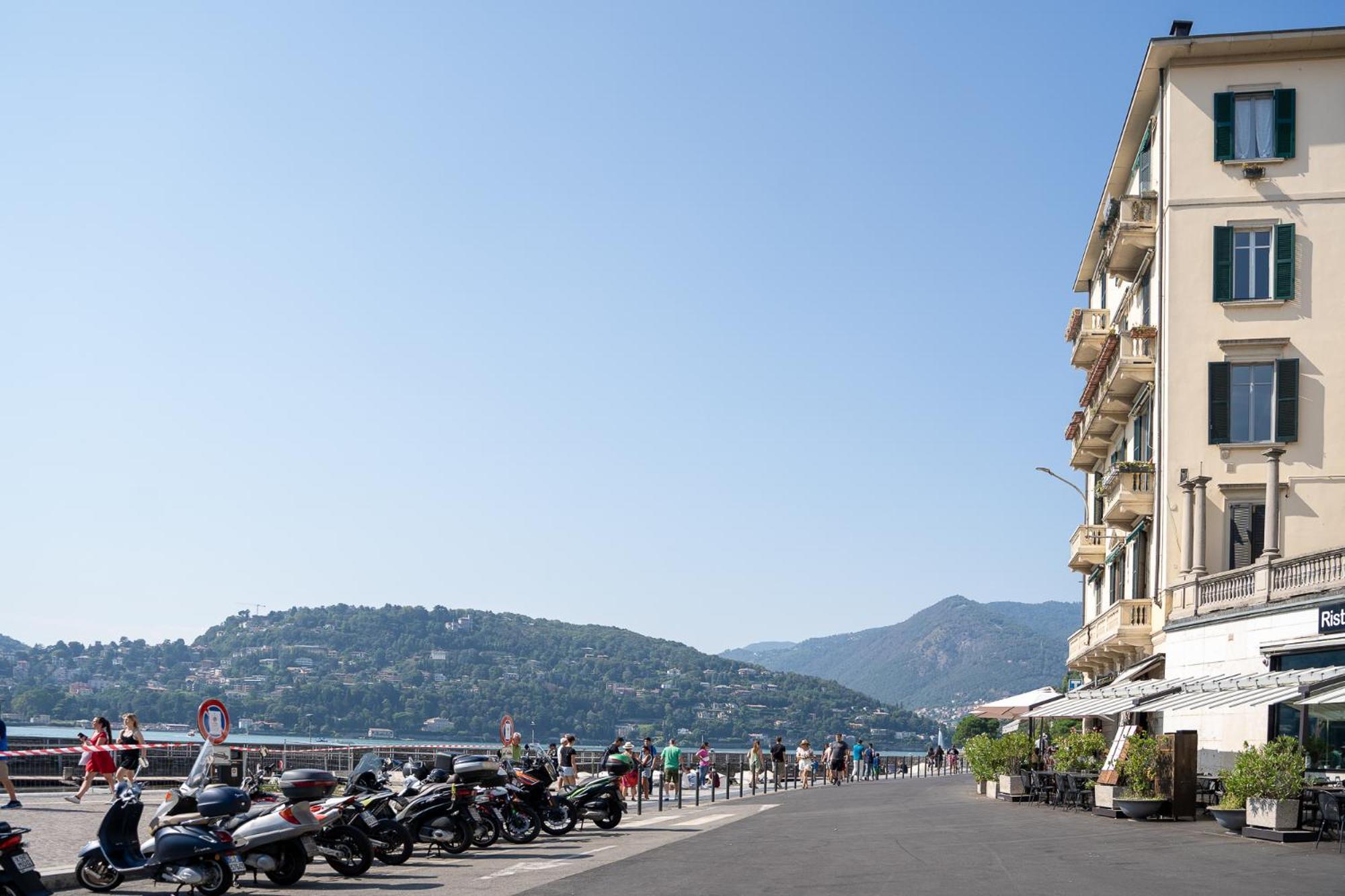 Appartamento Esclusivo Fronte Lago, In Centro A Como Con Garage Экстерьер фото