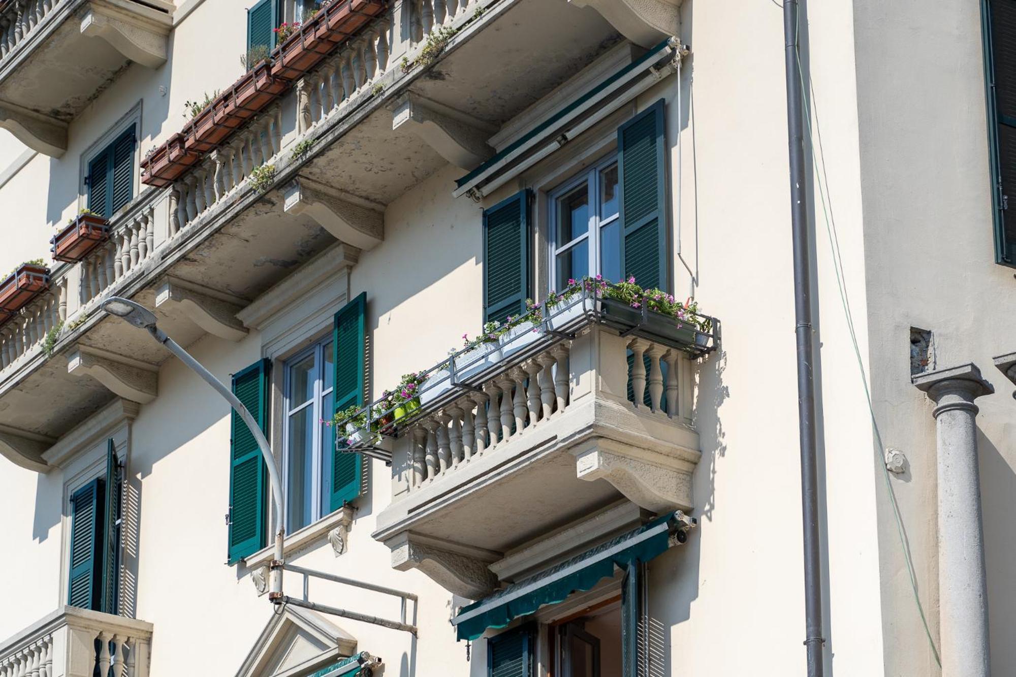 Appartamento Esclusivo Fronte Lago, In Centro A Como Con Garage Экстерьер фото