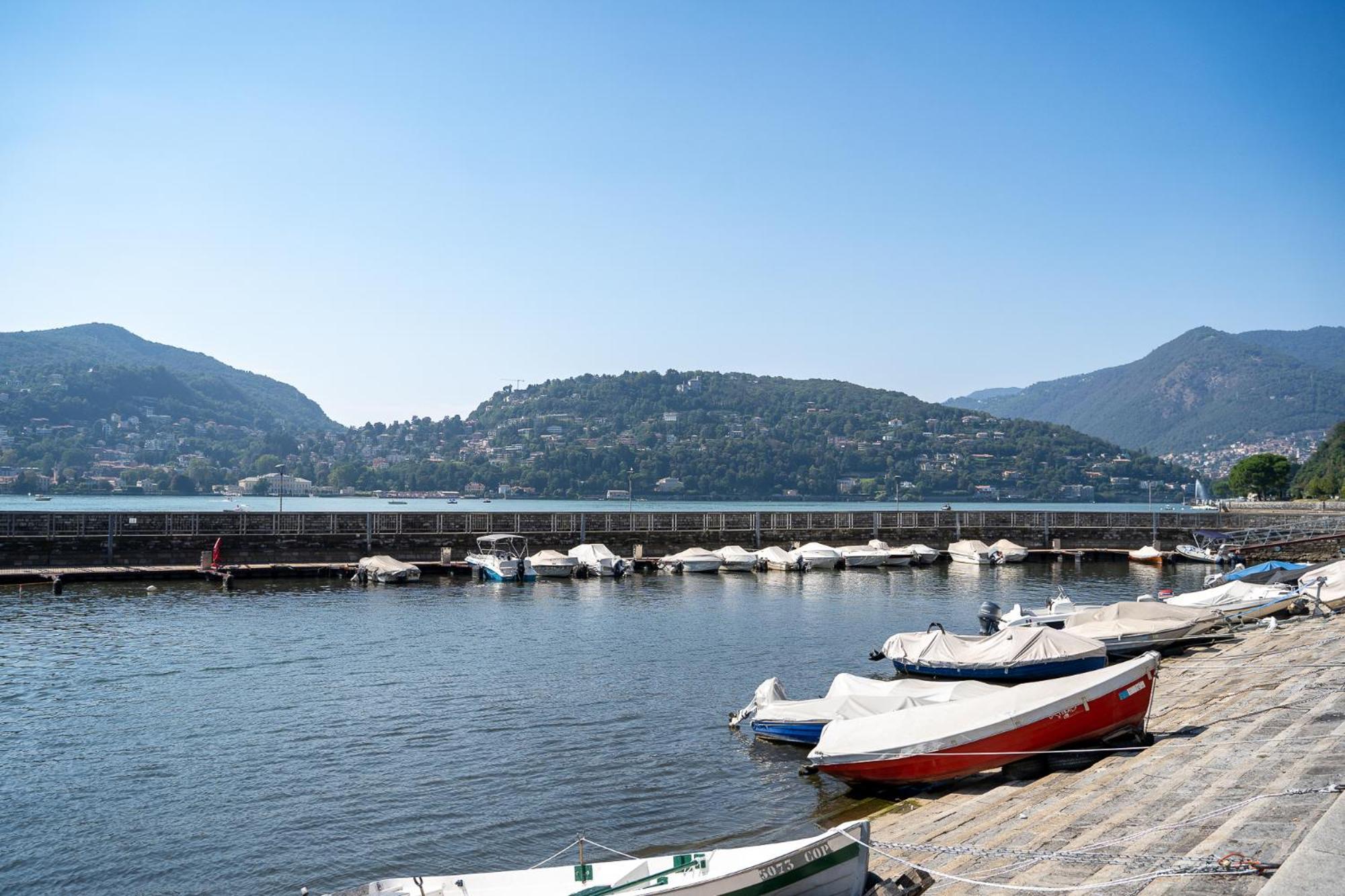 Appartamento Esclusivo Fronte Lago, In Centro A Como Con Garage Экстерьер фото